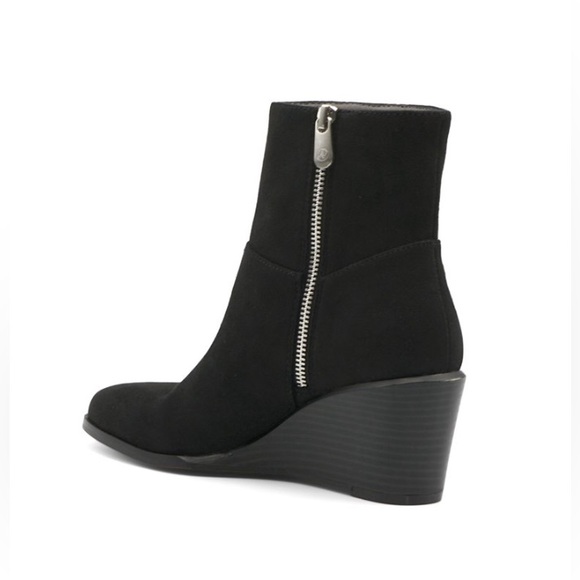 New ADRIENNE VITTADINI Women’s Black Almond Toe Side Zip Wedge Bootie Size 7M - Picture 2 of 10